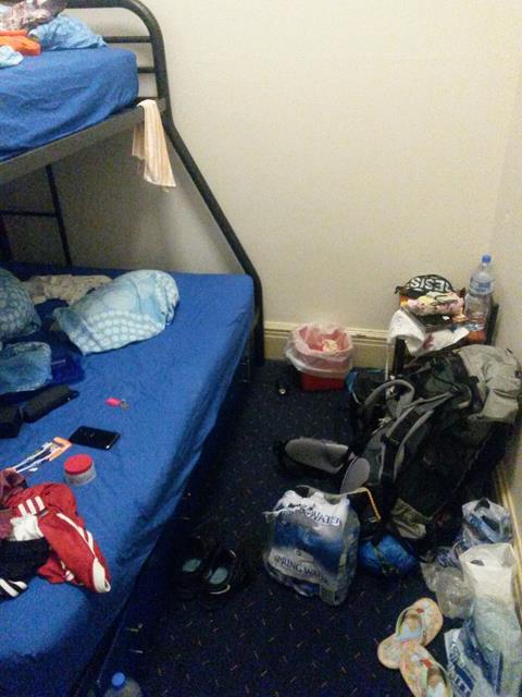 Ich habe noch nie ein 4 Meter hohes Zimmer in einem Hostel gehabt Doppelstockbett im Hostel
