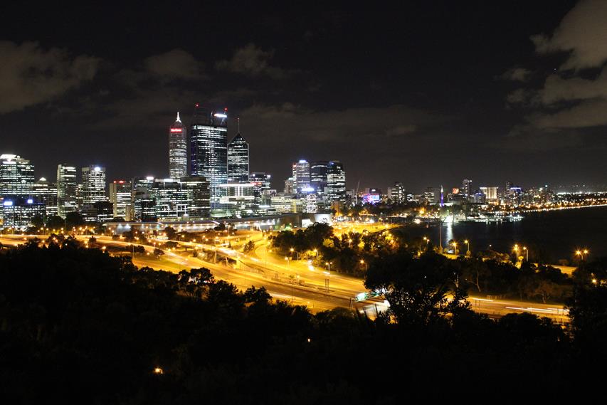 Backpacker Aussicht auf die Skyline von Perth