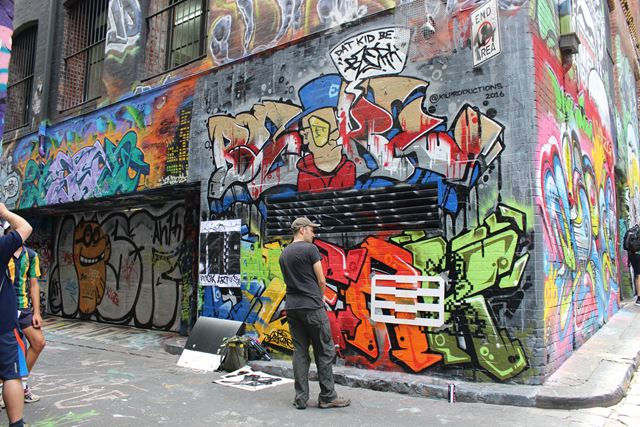 Graffiti in Melbourne Australien Backpacker Rucksack unfertig Graffiti halb fertig - Ideal für Backpacker Rucksack Touristen