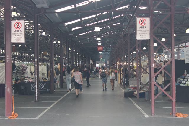 Veräucherte Verkaufshalle